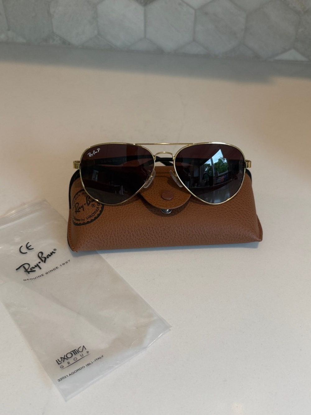 NWOT Ray-Ban Gold Frame Sunglasses with Brown Gradient Lenses with case - Picture 2 of 4
